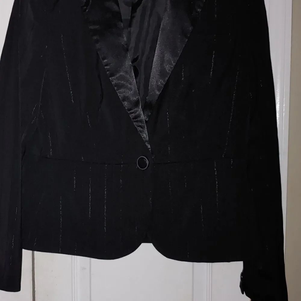 Apostrophe  black pinstriped blazer  Sz 16 - Picture 2 of 5